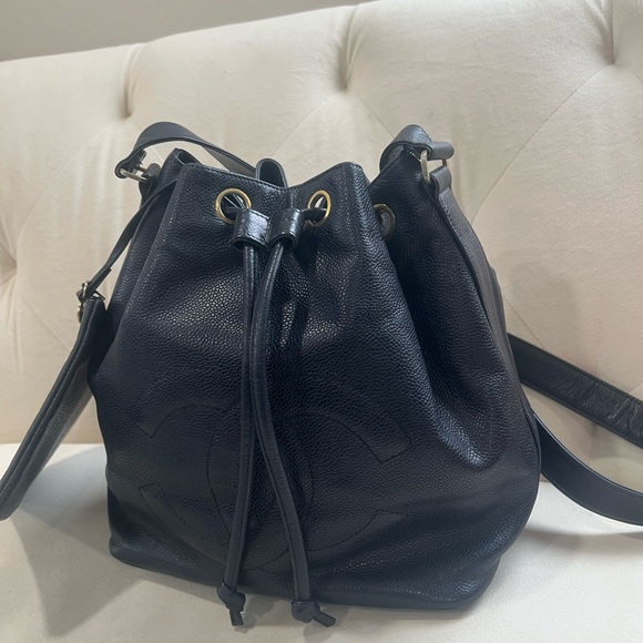 Vintage Chanel Caviar Navy Blue 24k Gold plated hardware Drawstring Bucket Bag - Picture 8 of 14